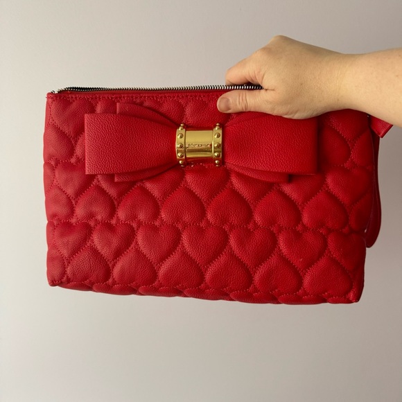 Betsey Johnson quilted hearts red Wristlet Cosmetic Bag purse oversized large - Picture 1 of 6